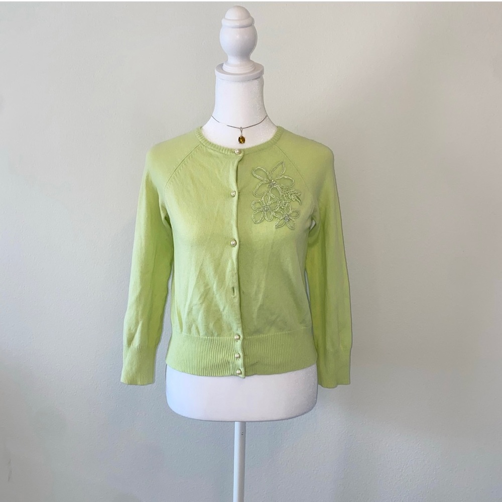 Vintage fairy key lime pearl button beaded cardigan. Size Small.